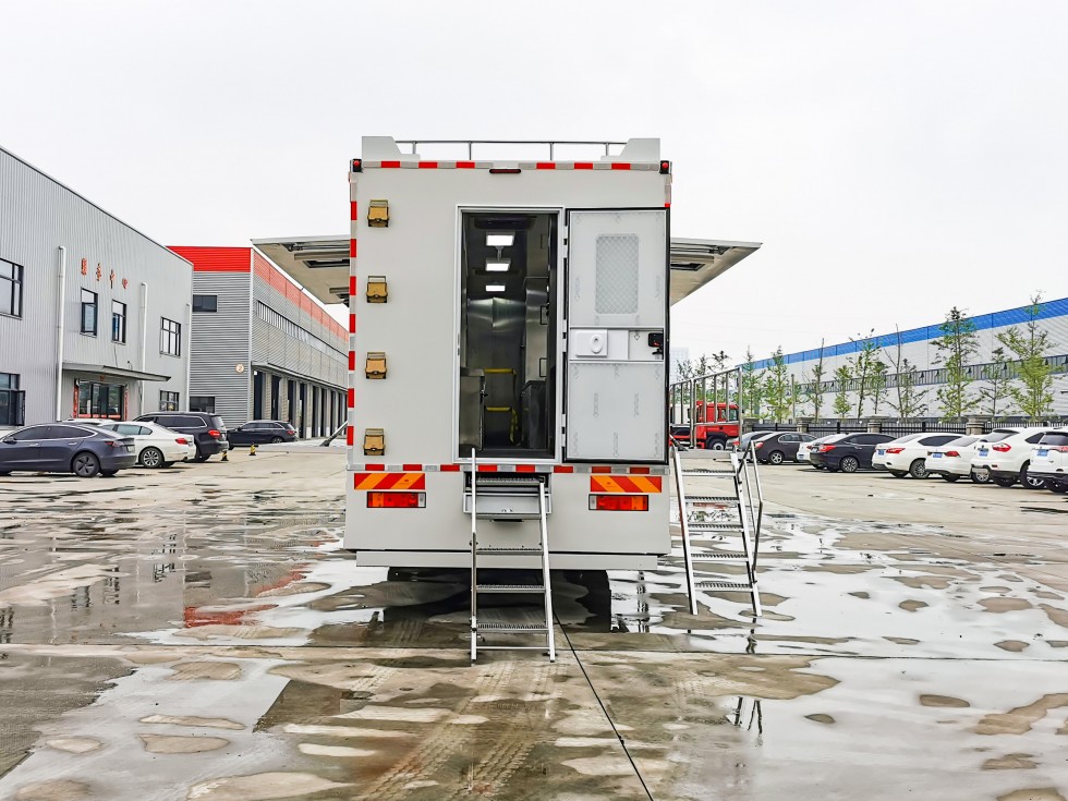 東風(fēng)天錦餐車(chē)-可供300人就餐